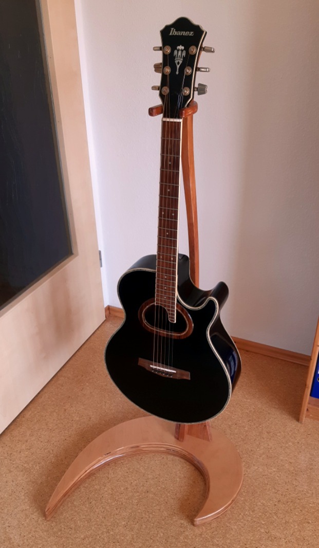 Designer-Gitarrenständer / Handarbeit – Bild 2