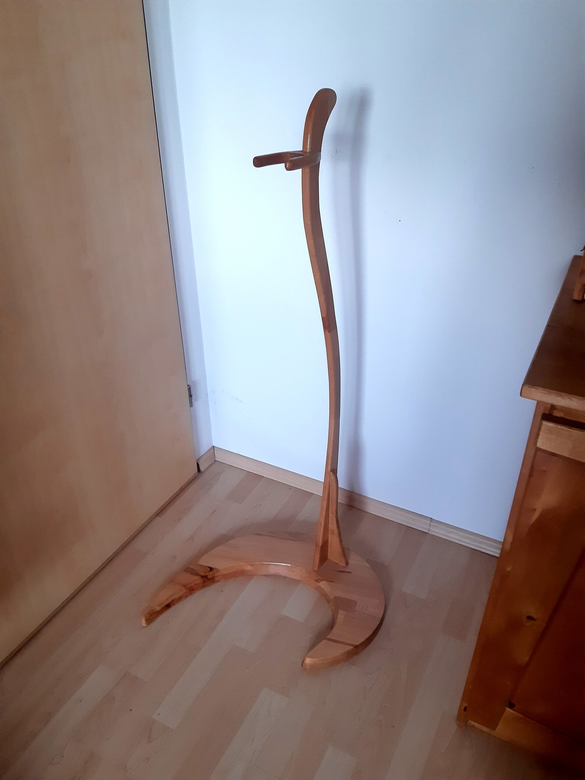 Designer-Gitarrenständer / Handarbeit – Bild 3