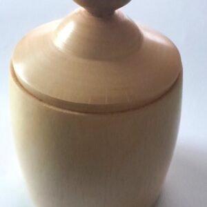 Leicht bauchige Ahorn Dose  / handgedrechselt