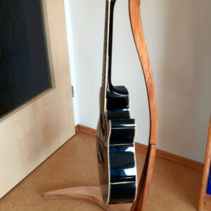 Designer-Gitarrenständer / Handarbeit