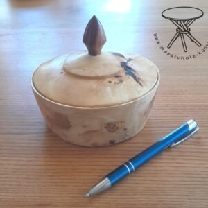 Wunderschöne Ahorn Dose mit Baumkante / handgedrechselt