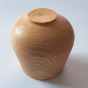 Eschenholz-Dose / handgedrechselt