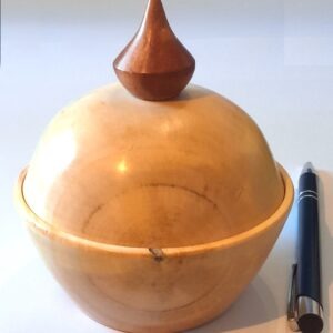 Ahorn Dose mit Griff aus Zwetschgenholz / handgedrechselt