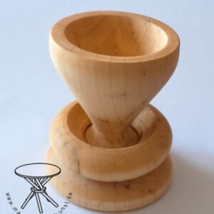 Eierbecher mit Ring aus Ahornholz / handgedrechselt