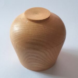 Eschenholz-Dose / handgedrechselt